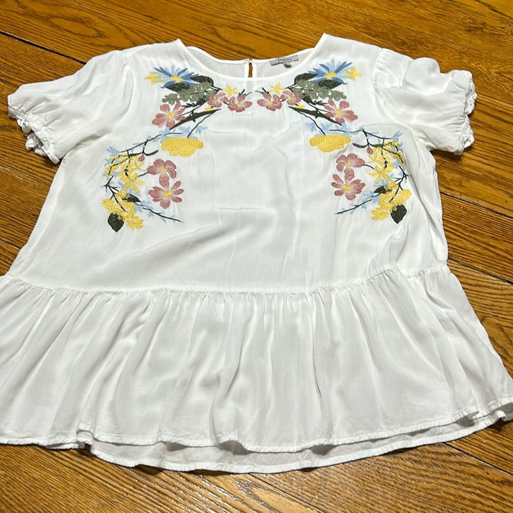 JODIFL white embroidery top. Rayon.Y2K Babydoll style. Size Large.